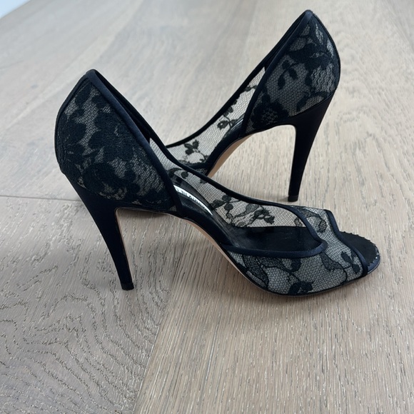 New Manolo Blahnik Black Lace Peep Toe Heels size 37 - Picture 6 of 9
